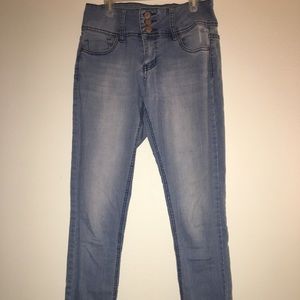 Light wash skinny jeans